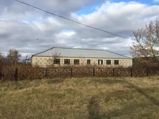 Здание нежилое общей площадью 397,9 кв.м с кадастровым номером 45:04:012101:184 одновременно с земельным участком площадью 2261 кв.м с кадастровым номером 45:04:012101:486 с видом разрешенного использования – деловое управление, расположенные по адресу: Курганская обл., Далматовский р-н, с…