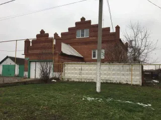 Дом 309,2 кв.м и земельный участок 1568 кв.м в селе Нижнее Санчелеево, Ставропольский район, Самарская область, улица Советская, д. 12. Объект индивидуального жилищного строительства в условно-удовлетворительном состоянии, внутренняя отделка требует косметического ремонта. Кадастровый номер дома…