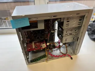 Ноутбуки Asus, Lenovo, HP, Acer и системный блок. 1. Ноутбук Asus в корпусе черно-золотистого цвета, б/у (сброшен до заводских настроек). 2. Ноутбук Lenovo в корпусе черного цвета, б/у (сброшен до заводских настроек), 2 штуки. 3. Ноутбук HP в корпусе черного цвета (модель 15-ra026ur, серийный номер…