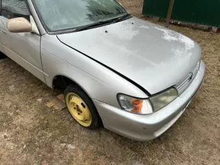Автомобиль Volkswagen Polo, 2012 г.в., г/н Р392УХ33, VIN XW8ZZZ61ZDG002495; автомобиль Volkswagen Passat, 1991 г.в., г/н М273КУ33, VIN WVWZZZ31ZMB233357; автомобиль Тойота Королла, 1999 г.в., г/н К494КР33, VIN отсутствует, № кузова АЕ100-0305717. Цвет серебристо-желтый, передний бампер имеет…