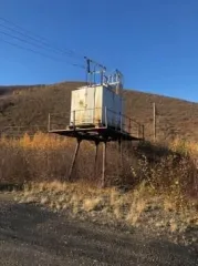 Трансформаторные подстанции Усть-Янский улус КТПН-450КВА (кислородная станция); КТПН-600КВА 12 опор ЛЭП-0,4 кВт (затон, вахта); МТП-600КВА 8 опор ЛЭП-0,4 кВт (затон, вышка); КТПН-600КВА (причал); КТПН-600КВА (котельная); КТПН-450КВА (стройцех), Имущество находится в Усть-Янском улусе Республики…