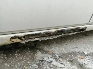 Toyota Ipsum 2001 года, 160 л.с., пробег 261797 км, АКПП. Цвет серый. Кузов АСМ260001992. Состояние: сгнившие пороги, кузов по днищу гнилой, задняя дверь гнилая, капот, решётка радиатора и передний бампер после удара, повреждён пластик салона, отсутствует задний редуктор привода и кардан.