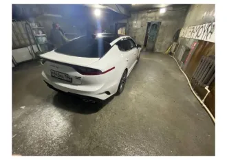 Kia Stinger 2018 года, 247 лс, АКПП, VIN: XWEE351ADJ0000742. В залоге у АО "Альфа-Банк".