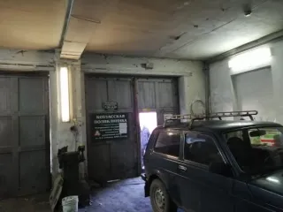 Земельный участок 2650 кв.м с постройками Котлас, кадастровый номер 29:24:010204:82 с расположенными на нем объектами недвижимого имущества: здание гаража котласской поликлиники, кадастровый номер 29:24:010204:210, здание склада котласской поликлиники, кадастровый номер 29:24:010204:209; здание…