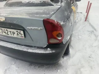 Chevrolet Lanos 2007 года, 86 л.с., пробег 276085 км. Госномер С742ТР24, VIN Y6DTF69Y070073032. Заводится, едет. Требует ремонта: перегорел включатель поворотников, пороги гнилые, двигатель потребляет масло, сел аккумулятор.