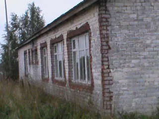 Нежилое здание школы 339,2 кв.м с земельным участком 4742 кв.м, Вологодская обл., Тарногский р-н. Здание начальной школы, кадастровый номер 35:08:0301051:293, общая площадь 339,2 кв.м, вместе с земельным участком кадастровый номер 35:08:0301051:514, общей площадью 4742,0 кв.м, категория земель…