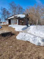 Нежилое здание 28 кв.м и земельный участок 133 кв.м, г. Сосновка, Кировская область. Нежилое здание, площадь 28 кв.м, кадастровый номер 43:07:010133:1159, 1946 г. постройки, назначение: нежилое здание, земельный участок, площадь 133 кв.м, кадастровый номер 43:07:010133:1153, категория земель: земли…