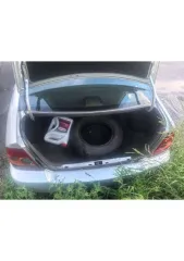 Toyota Corolla 2005 года выпуска. Цвет серебристый. VIN: NMTBZ20E80R123417. Категория B. Двигатель 3ZZE350223. Автомобиль не на ходу. Требуется ремонт двигателя, на порогах ржавчина, в салоне нет магнитолы, в дверях отсутствуют колонки. Возможно наличие иных недостатков.