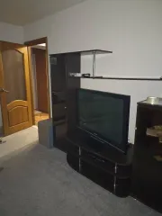 Квартира 45.4 кв.м в Саратове по адресу ул. Ипподромная, дом 8, кв. 102. Назначение: жилое. Кадастровый номер: 64:48:040440:1677. Находится в долевой собственности, размер доли: 1/5. Сделка подлежит регистрации у нотариуса.