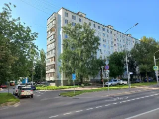 Жилое помещение по адресу: г. Москва, ул. Перекопская, д. 34, к. 1, кв. 152, ком. 3, жилой площадью 10,1 кв. м (этаж № 3), кадастровый номер: 77:06:0004008:12864 Вид жилого помещения: Жилое Общая площадь: 10.1