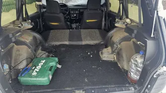 Lada 213100, 2016 год выпуска, VIN XTA213100G0179264, авто в залоге у ООО МКК "Каранга". Техническое состояние: 2016 год, 4 хозяина. Нет аккумулятора, все провода на него выведены, нужно сделать клеммы. Масло везде новое, вкруг проклеена виброй, мотор работает, коробка и раздатка в идеале. Передняя…