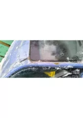 Автомобиль находится в технически неисправном состоянии, долгое время не эксплуатировался. Кузов покрыт ржавчиной. Ранее использовался в автошколе, имеет дублирующие педали газа, тормоза и сцепления на стороне пассажира. Не на ходу, требует ремонта.