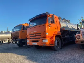 Специализированный автомобиль (автоцистерна) Yadish-VM-65115, 2019 г.в., г/н К555МХ21, VIN Х89560360К0ЕР9122, кузов оранжевого цвета.