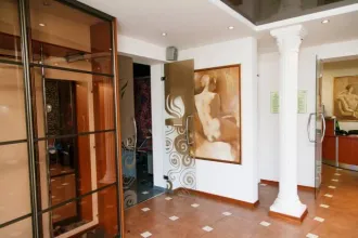 Помещение 122,5 кв.м и 1/2 доля коридора в Челябинске. Нежилое помещение, расположенное по адресу: Челябинская обл., г. Челябинск, Комсомольский пр-кт, д. 78, пом. 101, площадь: 122.5 кв.м., кадастровый номер: 74:36:0711001:1346. 1/2 доли в праве общей долевой собственности на нежилое помещение…