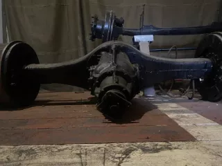Движимое военное имущество (кроме вооружения и боеприпасов): автомобильное имущество. Перечень имущества указан в прикрепленном файле "Приложение 1 АБТ". Тип запчасти: запчасти к ЗИЛ-130. Состояние: технически исправно. Производитель: н/д.