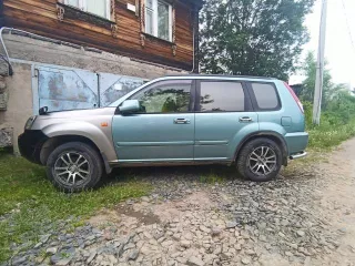 Автомобиль Nissan X trail 2003 года. Двигатель      бензин, 2,5л. Мощность   165 л.с.,Коробка передач      АКПП , Привод   передний, + 4WDс кнопки,Цвет   серый, Пробег   202 200км, Руль   левый