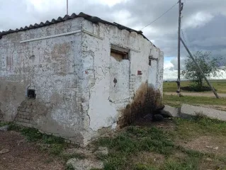 Склад ГМС 75,3 кв.м в Забайкальском крае. Нежилое здание (склад ГМС), 1 этаж, кадастровый номер 75:09:050101:364, площадь 75,30 кв.м. Адрес: Забайкальский край, Краснокаменский район, поселок Целинный, улица Гаражная, дом 5, строение 1. Имеется арест ФССП и запрет на регистрационные действия.