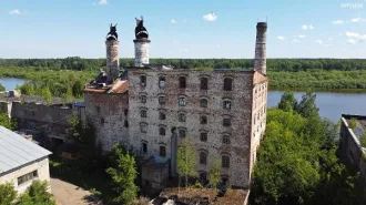 Административно-производственное здание 9637,1 кв.м и земельный участок 22177 кв.м Административно - производственное здание, общая площадь 9637,1 кв.м., ул. Советская, д.104: Здание котельной - 969,8 кв.м. Здание тарного цеха - 208 кв.м. Здание авто - весовой и транспортной конторы - 55,5 кв.м…