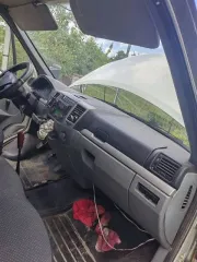Автомобиль грузовой 3009А9, 2017 года выпуска, VIN: Z783009A9J0041929, цвет кузова — белый. Автомобиль на ходу. Длительное время не эксплуатировался. По кузову имеются следы коррозии по нижним кромкам кабины, дверей, раме фургона, задним воротам и в подкапотном пространстве. Салон имеет следы…