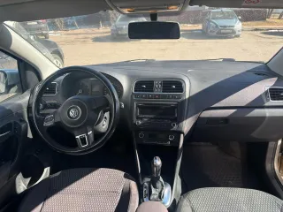 Volkswagen Polo 2012 года, легковой седан, категория B, VIN: XW8ZZZ61ZDG016359, госномер: Х 104 ХВ 190, цвет серебристо-желтый. На транспортное средство наложено ограничение на регистрационные действия службой судебных приставов по исполнительным производствам: ИП: 398071/24/50029-ИП от 02.07.2024…