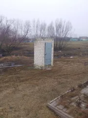   «Земельный участок, площадь 100 +/  4 кв.м., адрес  местонахождение : Россия, Белгородская обл., Ровеньский р н, с. Лозовое, кадастровый  условный  номер: 31:24:1103003:104. Вид разрешенного использования: под строительство магазина. Находится в совместной собственности.      Нежилое здание…