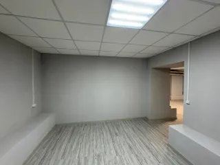 Два смежных помещения 312,7 м², Москва, Садовая-Триумфальная. Реализуется два смежных помещения, общей площадью 312,7 м2 (Помещение «1»: 59,5 кв. м. и помещение «2»: 259.2 кв. м.) в 150 метрах от метро Маяковская. Дом на первой линии Садового кольца. Помещения расположены в подвале многоквартирного…