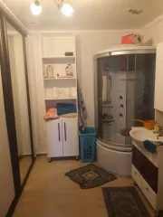 Дом 99,4 кв. м и земельный участок 421 кв. м в селе Верх-Тула, Новосибирская область, улица Учительская, дом 85. Кадастровый номер дома: 54:19:060103:3741, участка: 54:19:060103:3722.