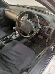Nissan Cefiro 1994 года, 190 л.с., пробег 418060 км, АКПП. Цвет синий, VIN кузова RA32-007852. Двигатель бензиновый, модель VQ25-008659A, объем 2.5 л. Экологический класс нулевой. ПТС 25 TB 741029, госномер К842АУ124. Разрешенная максимальная масса 1625 кг, масса без нагрузки 1350 кг…