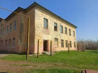 Школа 918,3 кв.м с участком 18 539 кв.м, Воронежская область. Нежилое здание школы с земельным участком - нежилое здание, наименование: школа, площадью 918,3 кв. м., количество этажей, в том числе подземных этажей: 2, в том числе подземных 0, кадастровый номер: 36:23:0105019:31, адрес…