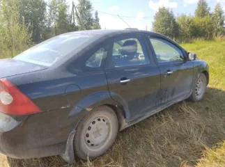 Ford Focus 2008, Ford Focus, 2008, VIN: X9FHXXEEDH8G57632, номер кузова: X9FHXXEEDH8G57632, цвет черный, объем 1596 см3, мощность 116.0 л.с., седан. Трещина на лобовом стекле, трещина на заднем бампере, вмятина на правом переднем крыле, пороги под замену (один замят), автосигнализации нет…