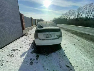Toyota Prius 2007 года, гибрид, 77 л.с., пробег 295272 км. АКПП (вариатор), передний привод. Двигатель 1NZ-FXE, VIN NHW20-7649237, цвет белый. ПТС (выписка) 9961 770228 от 13.11.2023. В залоге у банка.