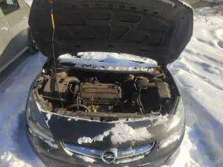 Opel Astra J 2012 года, VIN: XUFPE6DDXD3003807, в неисправном состоянии (не на ходу), АКПП не исправна, двигатель не исправен, отсутствует аккумулятор.