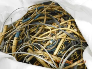 Лом с драгметаллами от утилизации ВВТ. Продукты утилизации лома и отходов, содержащих драгоценные металлы, полученных в ходе выполнения работ по ликвидации и утилизации ВВТ. Тип изделия: прочее.