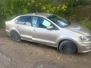 Volkswagen Polo 2016 года, VIN XW8ZZZ61ZGG035079, категория B/M1. Модель двигателя 052791, кузов XW8ZZZ61ZGG035079, бежевый цвет. Мощность 110 л.с. (81 кВт), объем двигателя 1598 см³, максимальная масса 1660 кг, масса без нагрузки 1185 кг. Автомобиль не на ходу, находится в залоге.