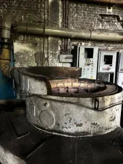 Электропечь СШ3-6,9/7 с электрощитом М3Р241-380 1976 года выпуска, инвентарный номер 221000. Внешне не разукомплектован, возможно отсутствие деталей.