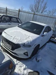 Хендай Солярис 2021 года, белый седан. VIN: Z94K241CBMR262747, госномер Р473АН/05. Объем двигателя 1591 см³, мощность 122.6 л.с., экологический класс 5. Бывший в эксплуатации, имеет физический и моральный износ, требует ремонта. Ключи и документы отсутствуют, наложены запреты на регистрационные…