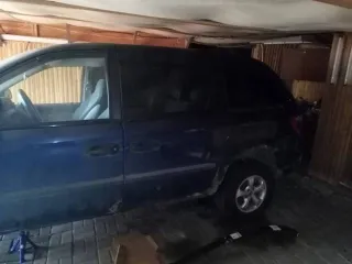 Dodge Caravan 2001 года, 150 лс, 225 479 км, АКПП, легковой универсал, DODGE CARAVAN SE, регистрационный знак О533МВ790, идентификационный номер (VIN): 1B4GP25B91B252509, год изготовления ТС: 2001, цвет синий. Автомобиль не на ходу, имеет многочисленные следы коррозии по кузову, требуется замена…