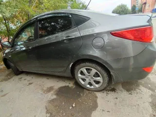 Hyundai Solaris 2015 года, 107 л.с., пробег 160176 км, автоматическая коробка передач. VIN – Z94CT41CBFR468031, госномер – Х907СК55. Учтено техническое состояние: коррозийные повреждения лакокрасочного покрытия. Требуется химчистка салона.