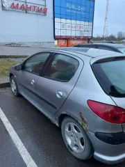 Peugeot 206 2004 года выпуска, идентификационный номер VF32AKFWR44204179