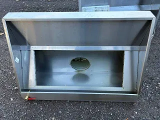 Вытяжной зонт Kayman ZVP-211/1207 пристенный, 1200х700х400мм, KAYMAN ЗВП-211/1207. Бывшее в употреблении имущество, могут иметься скрытые недостатки.