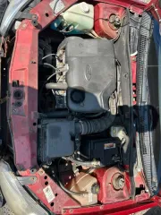 Автомобиль LADA Kalina 2010 года выпуска, VIN: XTA111930B0134888, цвет серебристо-красный. Ключ и копия ПТС в наличии, СТС отсутствует. Таблички с госномером, передний бампер и решетка радиатора отсутствуют. Коррозия металла в области колесных арок, на крыльях и на двери багажника. Отслоение и…