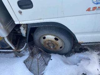 Движимое имущество транспортное средство ISUZU FLF, государственный знак Е956ОВ38, идентификационный номер (VIN) отсутствует, наименование (тип ТС) грузовой фургон, категория С, год изготовления 2003, модель, № двигателя 4HL 065126, шасси NKR81L-7008424, кузов отсутствует, цвет кузова белый…
