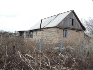 Зерносклад № 2, площадь 821,00 кв. м., год постройки 1982, кадастровый номер: 56:30:0601001:212, адрес: Оренбургская область, Сорочинский район, с. Михайловка Первая, ул. Школьная, дом 53.