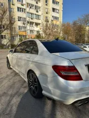 Mercedes-Benz C-Class 2012 года, 155.9 л.с., пробег 304092 км, АКПП, цвет белый. VIN: WDD2040311A769650, ПТС: 39РМ 027612, госномер: Х515МР761. Мощность 114.7 кВт/155.9 л.с., разрешенная максимальная масса 1985 кг, масса без нагрузки 1470 кг.