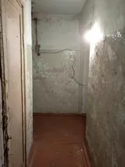 Жилое помещение : квартира (жилое помещение), кадастровый номер: 03:06:190123:410, год постройки: 1980, площадь – 31,9 кв.м., расположенная на первом этаже пятиэтажного многоквартирного дома, с балконом, фундамент бутобетонный, перекрытия железобетонные, стены кирпичные, адрес объекта: 671325…