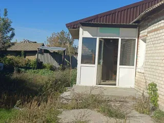 Дома 113,4 м² и участок 885 м², Саратовская область. Жилой дом, площадью: 113,4 кв.м., с кадастровым номером: 64:22:141516:28, расположенный на земельном участке, площадью: 885 кв.м., с кадастровым номером: 64:22:141516:6. Адрес: Российская Федерация, Саратовская область, Новоузенский, г…