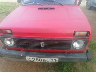 ВАЗ 2121 1990 года выпуска, госномер О288ВС11. Техническое состояние: удовлетворительное; массово механические и коррозийные повреждения, вплоть до сквозной коррозии. Цена: 189000 рублей.