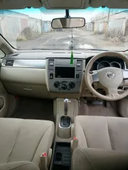 Nissan Tiida Latio 2005 года выпуска, номер кузова SC11040270.