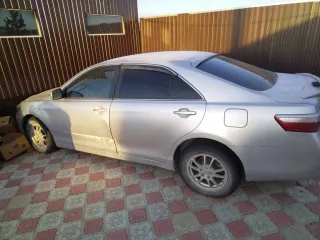 Toyota Camry 2007 года выпуска. Цвет серебристый. Двигатель бензиновый, объем 2.4 литра (2362 куб.см), мощность 167 л.с. Разрешенная максимальная масса 1985 кг, масса без нагрузки 1520 кг. VIN: JTNBE40K503130093. ПТС: 14РС616553. Свидетельство о регистрации: 9971254077. Имеются вмятины, поврежден…