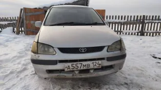 Разукомплектованный легковой автомобиль, марка: Toyota, модель: Corolla Spacio, год изготовления: 1997, цвет: серый, VIN: отсутствует, г/н: А557МВ124, двигатель №: AE111-6048357, разрешенная максимальная масса 1455 кг, масса без нагрузки 1180 кг. Отсутствует заднее сиденье, повреждены левая…